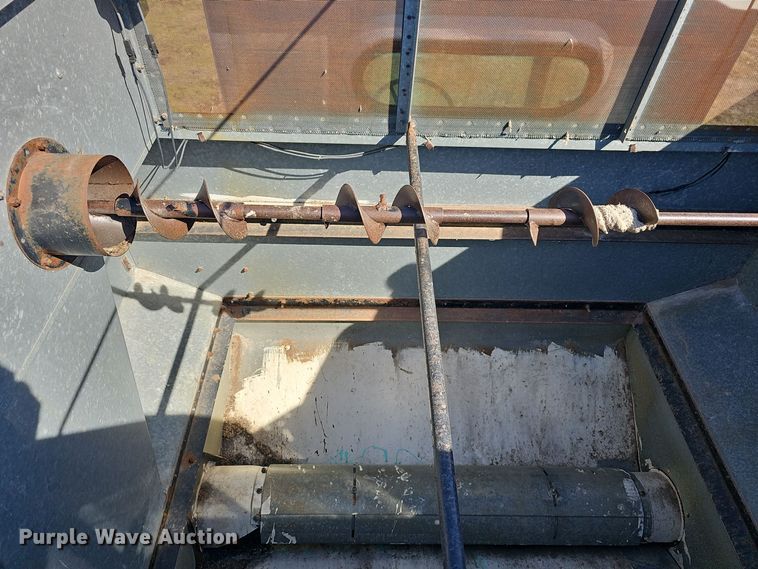 image for item DO7779 Gleaner F2 combine