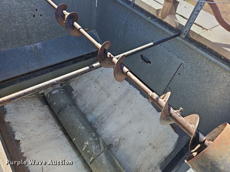 image for item DO7779 Gleaner F2 combine