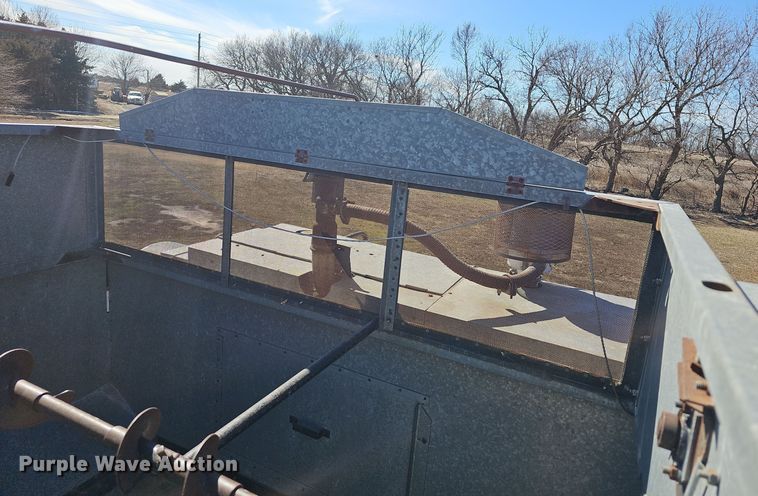 image for item DO7779 Gleaner F2 combine