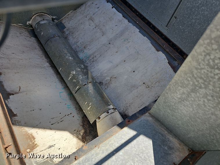 image for item DO7779 Gleaner F2 combine