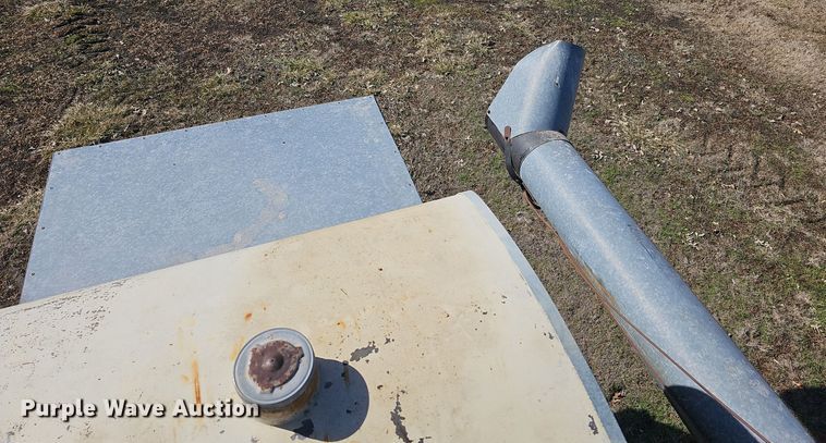 image for item DO7779 Gleaner F2 combine