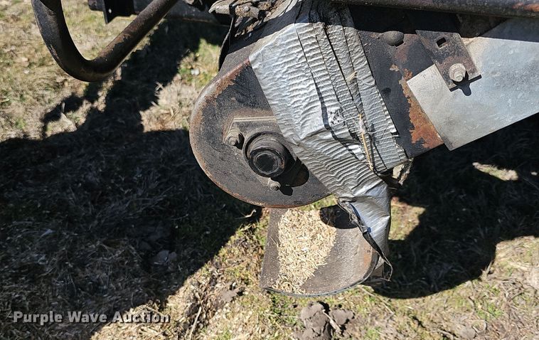 image for item DO7779 Gleaner F2 combine