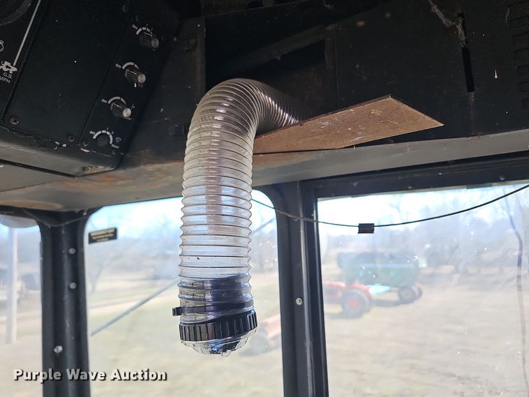 image for item DO7779 Gleaner F2 combine