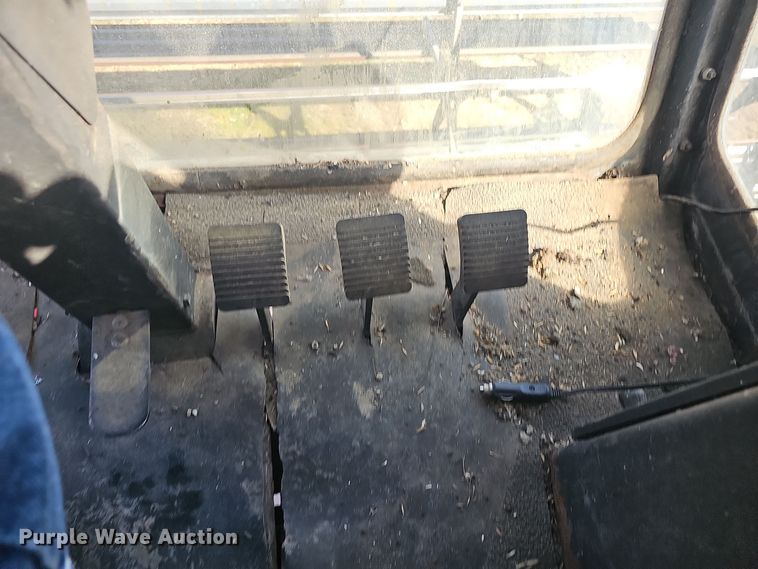 image for item DO7779 Gleaner F2 combine