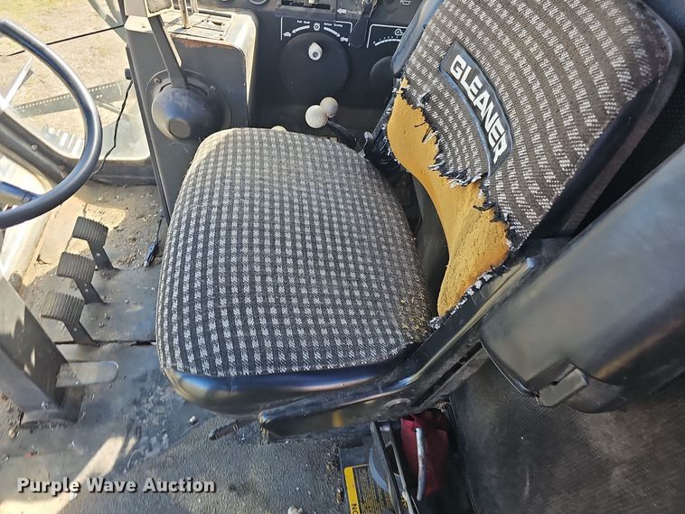 image for item DO7779 Gleaner F2 combine