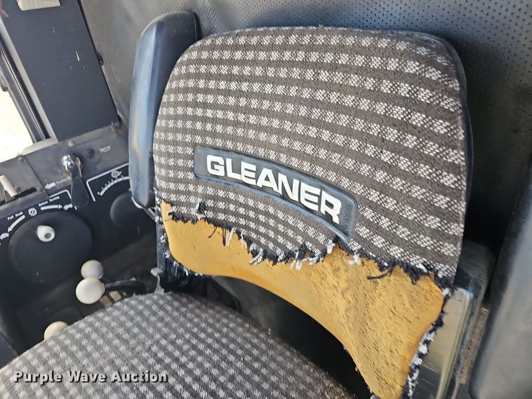 image for item DO7779 Gleaner F2 combine