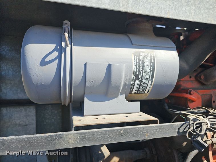 image for item DO7779 Gleaner F2 combine