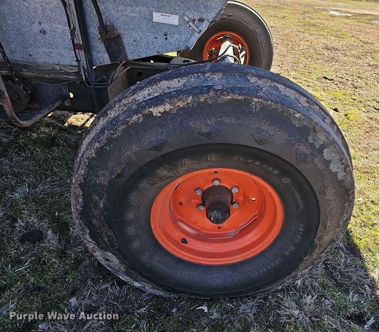 image for item DO7779 Gleaner F2 combine