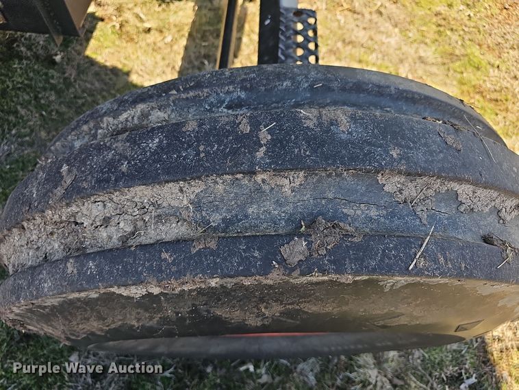 image for item DO7779 Gleaner F2 combine