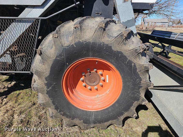 image for item DO7779 Gleaner F2 combine