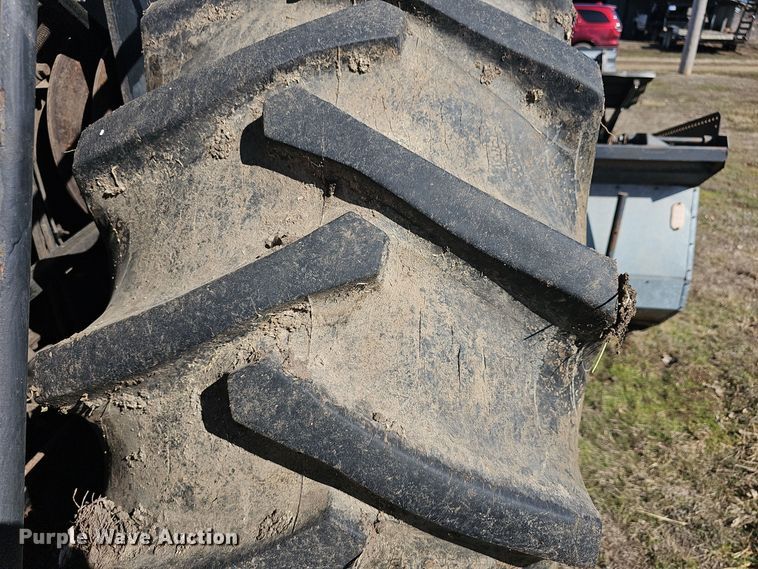 image for item DO7779 Gleaner F2 combine