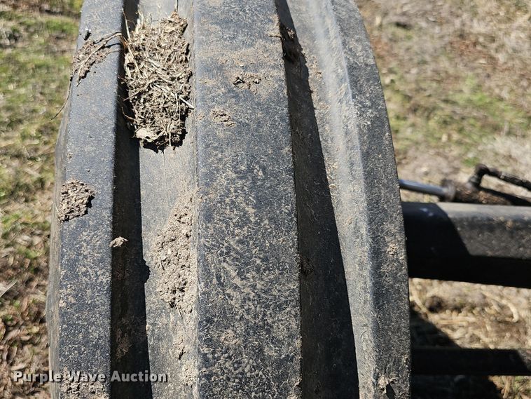 image for item DO7779 Gleaner F2 combine