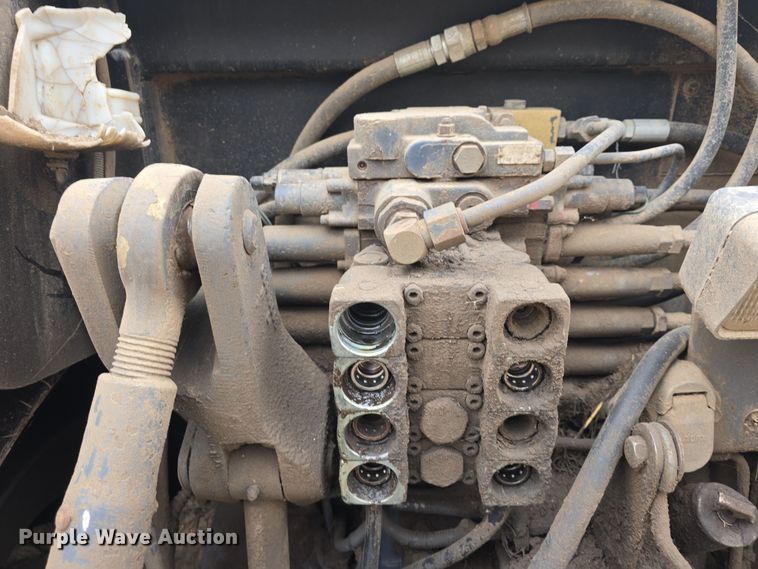 image for item DO7816 1997 New Holland 8770 MFWD tractor