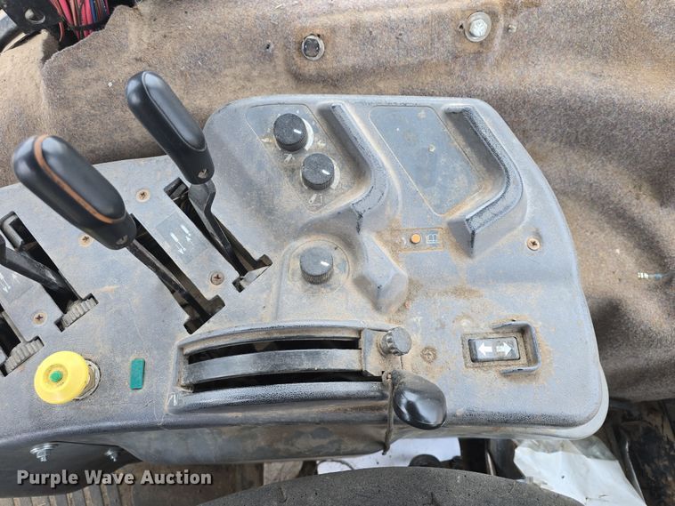 image for item DO7816 1997 New Holland 8770 MFWD tractor