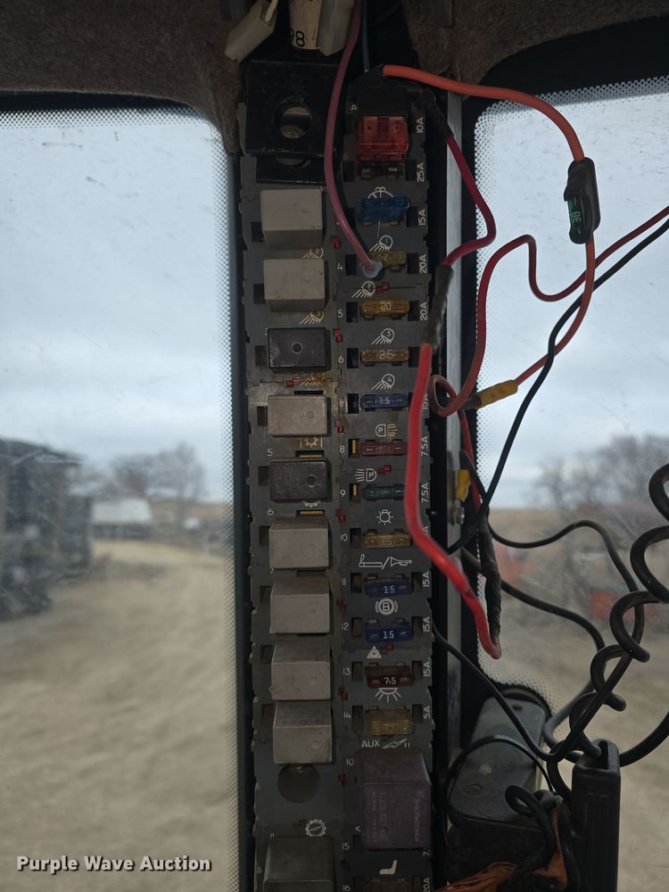 image for item DO7816 1997 New Holland 8770 MFWD tractor