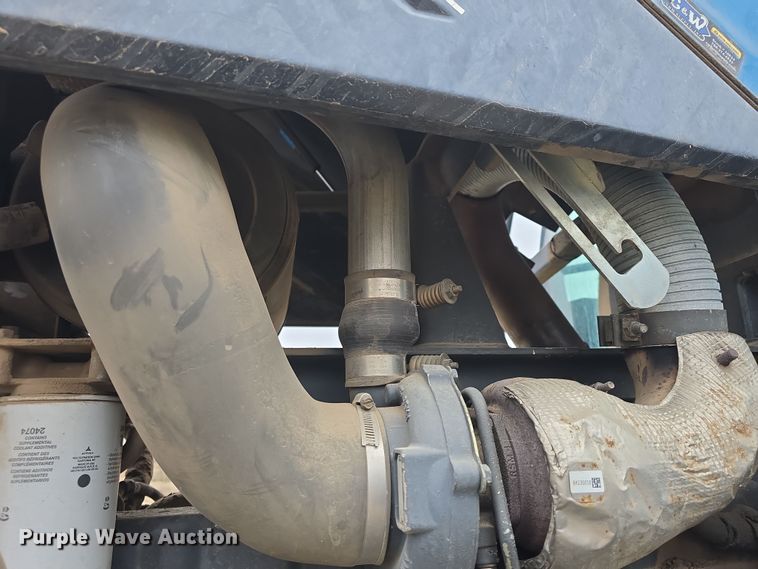 image for item DO7816 1997 New Holland 8770 MFWD tractor