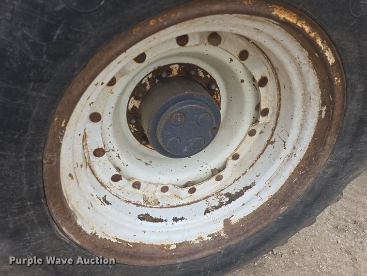 image for item DO7816 1997 New Holland 8770 MFWD tractor