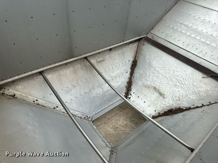 image for item DQ6613 1983 Timpte grain trailer