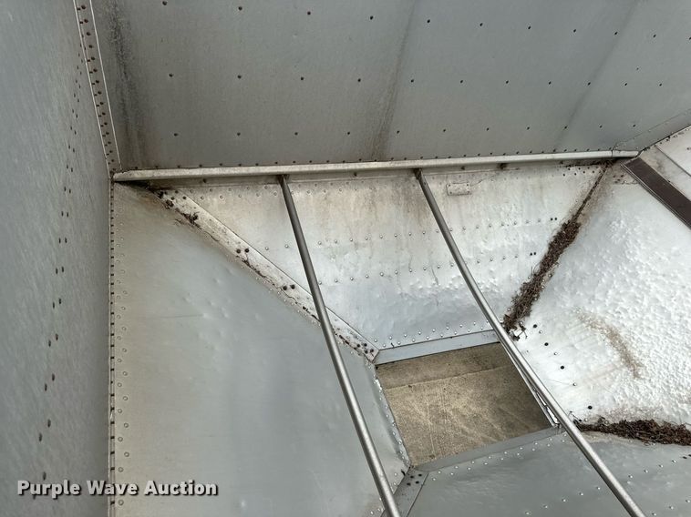 image for item DQ6613 1983 Timpte grain trailer