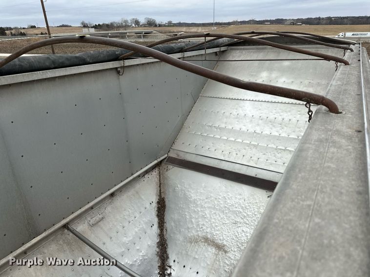 image for item DQ6613 1983 Timpte grain trailer