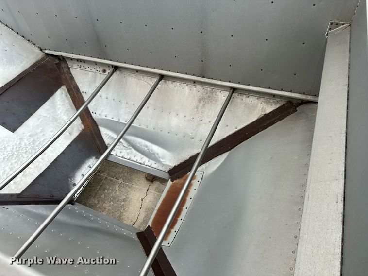 image for item DQ6613 1983 Timpte grain trailer