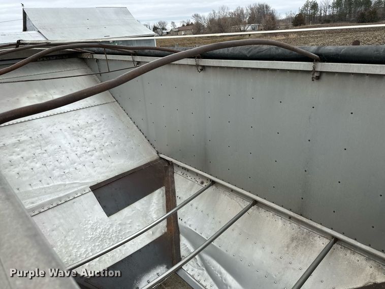 image for item DQ6613 1983 Timpte grain trailer