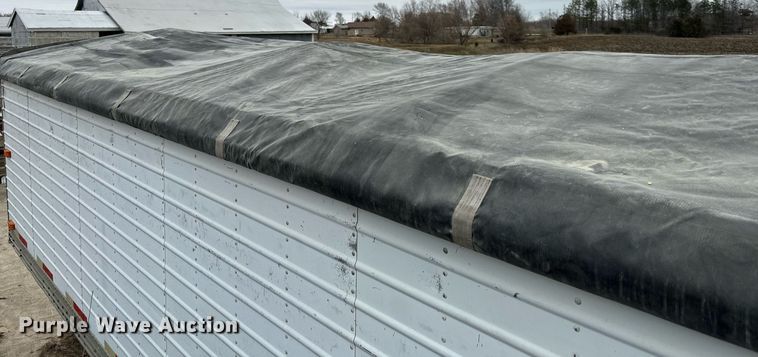 image for item DQ6613 1983 Timpte grain trailer