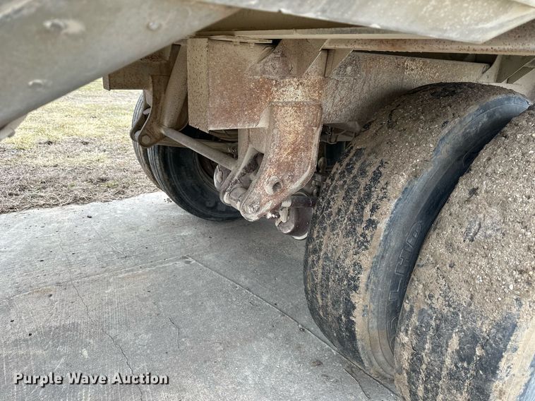 image for item DQ6613 1983 Timpte grain trailer