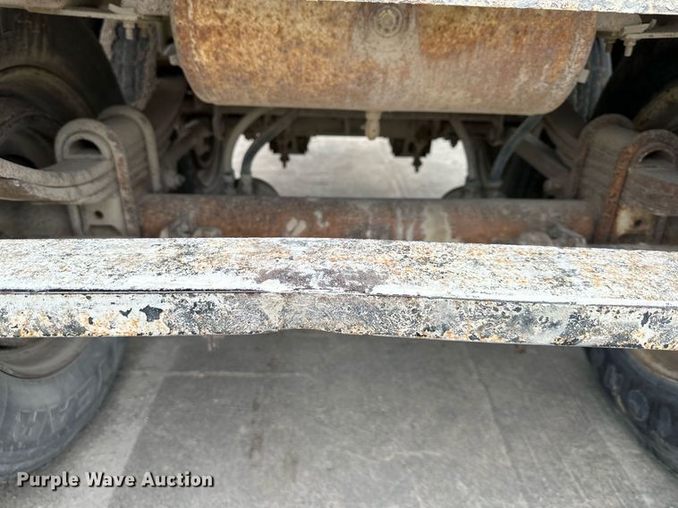 image for item DQ6613 1983 Timpte grain trailer