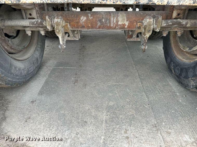 image for item DQ6613 1983 Timpte grain trailer