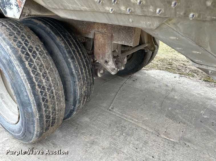 image for item DQ6613 1983 Timpte grain trailer