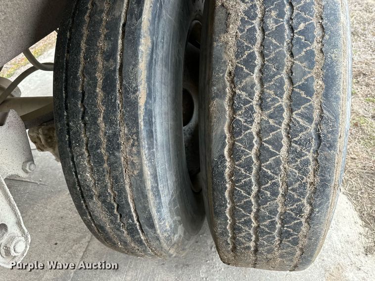 image for item DQ6613 1983 Timpte grain trailer