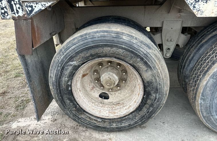 image for item DQ6613 1983 Timpte grain trailer