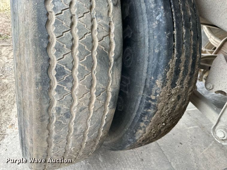 image for item DQ6613 1983 Timpte grain trailer