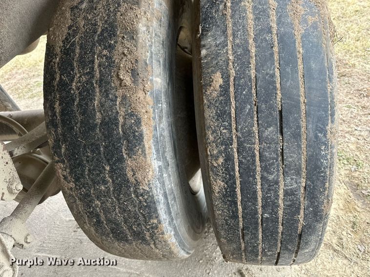 image for item DQ6613 1983 Timpte grain trailer