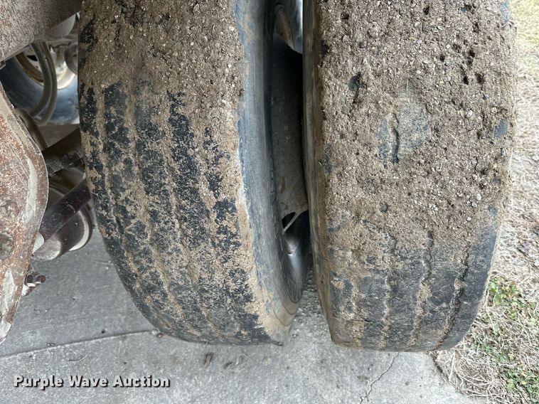 image for item DQ6613 1983 Timpte grain trailer