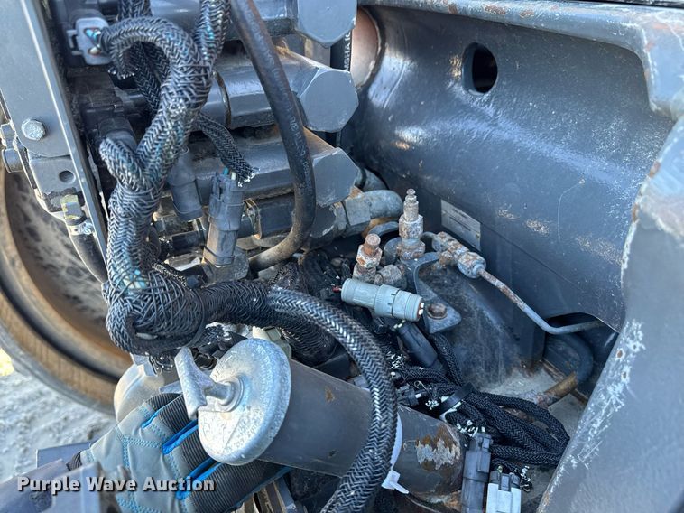 image for item DT0607 2009 Challenger MT765C tractor