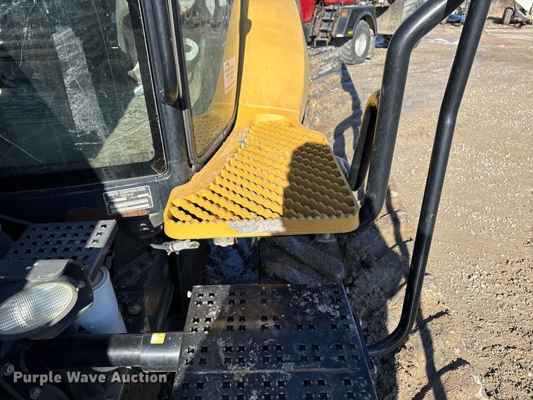 image for item DT0607 2009 Challenger MT765C tractor