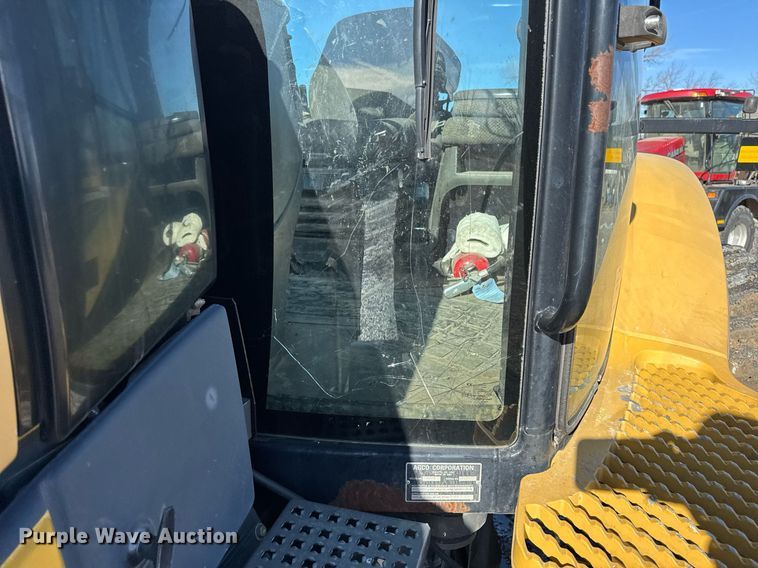 image for item DT0607 2009 Challenger MT765C tractor