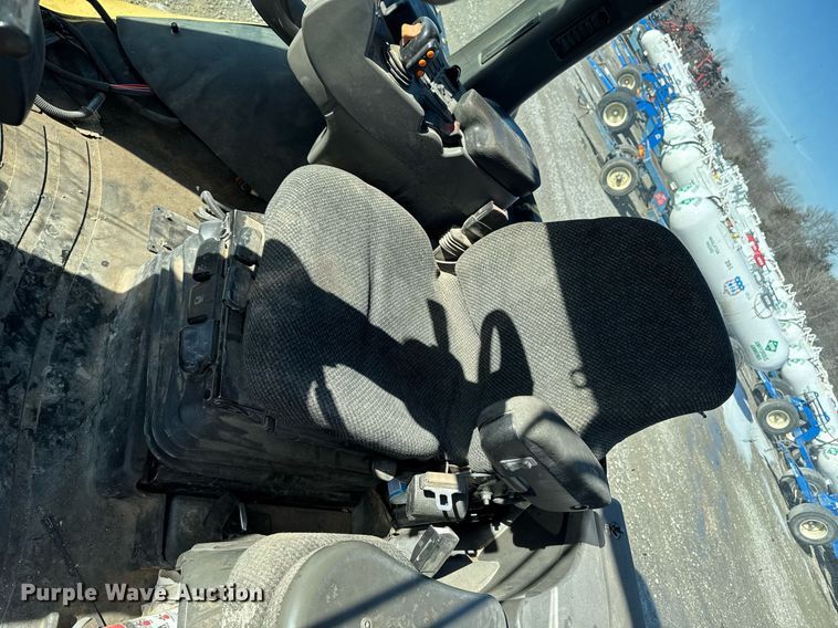 image for item DT0607 2009 Challenger MT765C tractor