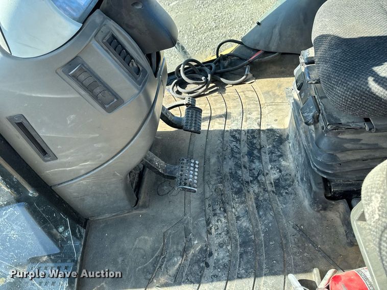 image for item DT0607 2009 Challenger MT765C tractor