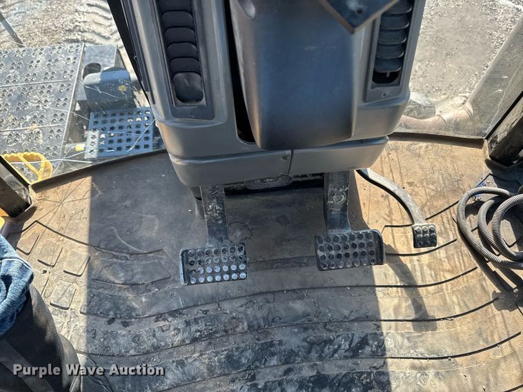 image for item DT0607 2009 Challenger MT765C tractor