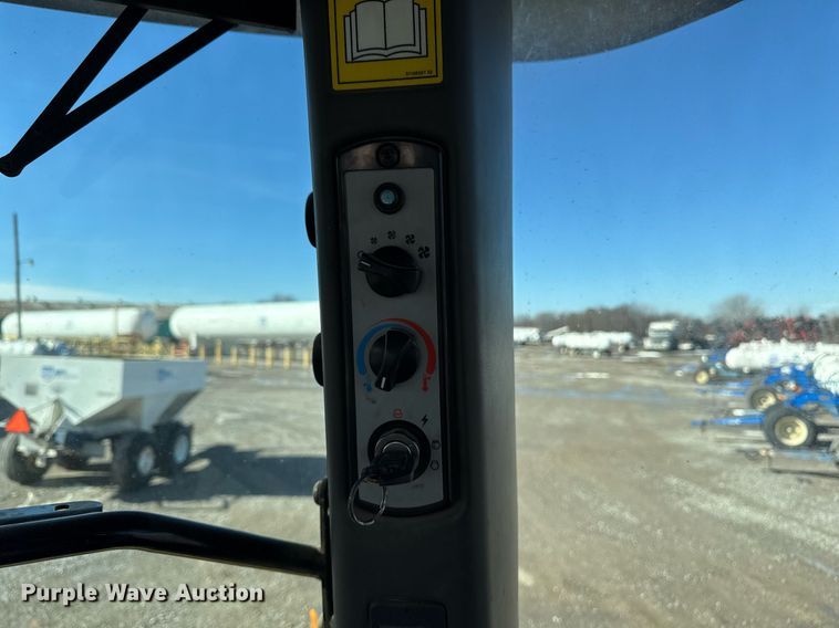 image for item DT0607 2009 Challenger MT765C tractor