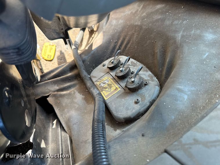 image for item DT0607 2009 Challenger MT765C tractor