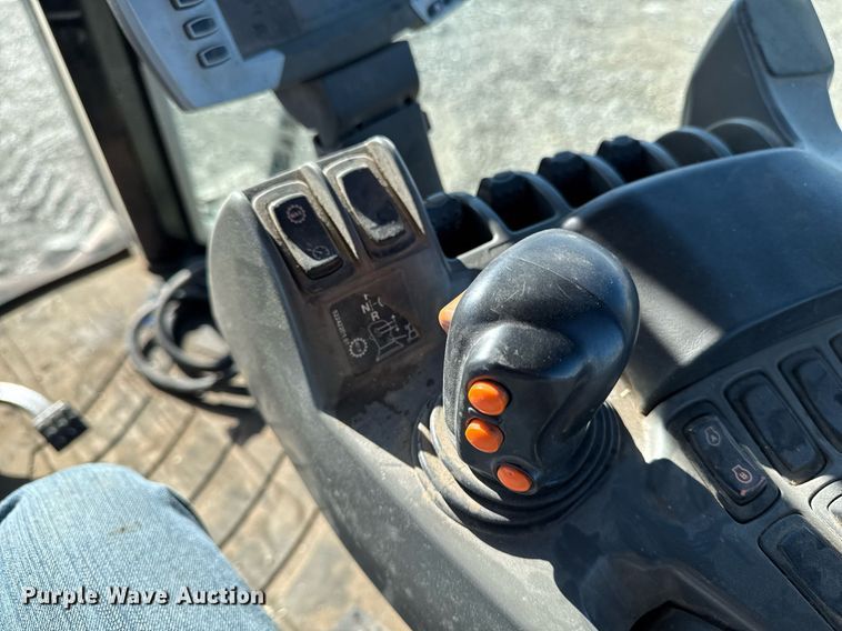 image for item DT0607 2009 Challenger MT765C tractor