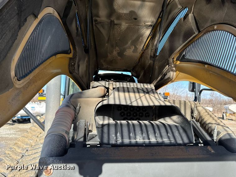 image for item DT0607 2009 Challenger MT765C tractor