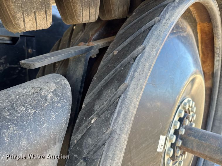 image for item DT0607 2009 Challenger MT765C tractor