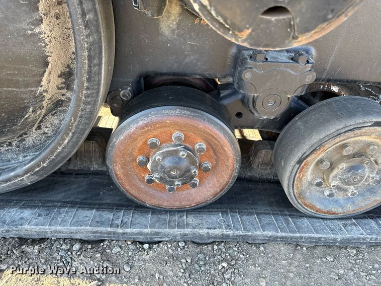 image for item DT0607 2009 Challenger MT765C tractor