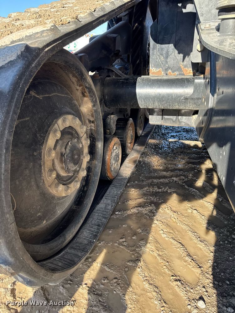 image for item DT0607 2009 Challenger MT765C tractor