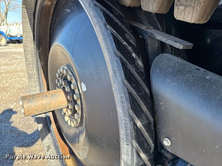 image for item DT0607 2009 Challenger MT765C tractor